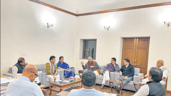 A decision to this effect was taken at the meeting of the recently formed 13-member core committee of the state BJP at the residence of union minister of state for external affairs V Muralidharan in New Delhi on Tuesday night. (HT)