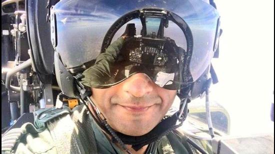 Group Captain Varun Singh, the only man to have survived the December 8 Mi-17V5 chopper crash that killed 13 people including chief of defence staff (CDS) General Bipin Rawat, passed away on Wednesday morning. (SOURCED.)