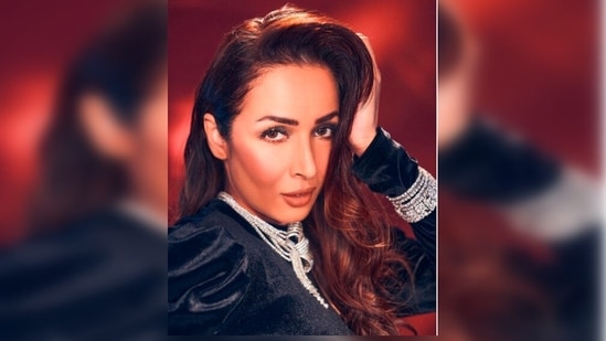 For jewellery, Malaika Arora opted for a chic diamond necklace by Farah Khan World and a bracelet by Mozaati.(Instagram/@malaikaaroraofficial)