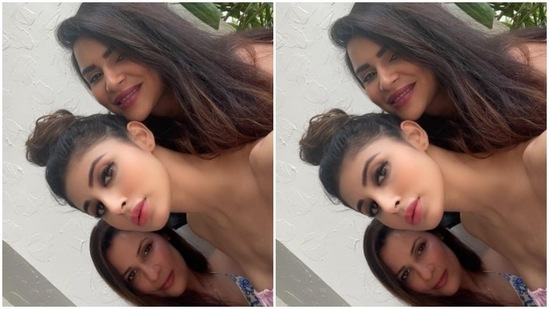 Mouni posed for a selfie with her girls.(Instagram/@imouniroy)