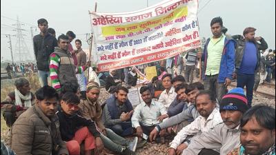 Trains on the Delhi-Howrah route were affected after a group of people belonging to the Aheriya community blocked the railway tracks on Thursday. (HT PHOTO.) Trains on the Delhi-Howrah route were affected after a group of people belonging to the Aheriya community blocked the railway tracks on Thursday. (HT PHOTO.)