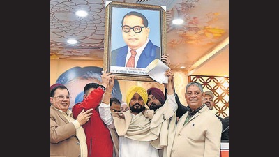 WithPhoti the Punjab CM attending multiple events and a rally at Vardhman Road, several traffic snarls were seen across Ludhiana. He asked the MC to distribute appointment letters to the safai sewaks. (HT) WithPhoti the Punjab CM attending multiple events and a rally at Vardhman Road, several traffic snarls were seen across Ludhiana. He asked the MC to distribute appointment letters to the safai sewaks. (HT)