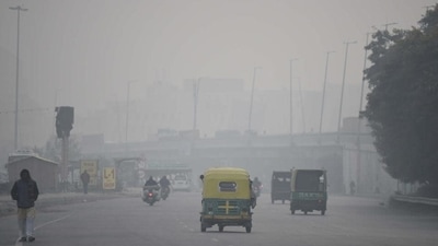 “Residents of Delhi are affected by air pollution. Undoubtedly, a part of this is attributed to vehicles,” the Supreme Court bench said on Wednesday. (Parveen Kumar/HT) “Residents of Delhi are affected by air pollution. Undoubtedly, a part of this is attributed to vehicles,” the Supreme Court bench said on Wednesday. (Parveen Kumar/HT)