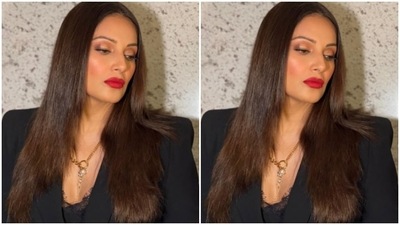 Bipasha paired a laced black corset top with a black blazer. (Instagram/@bipashabasu)