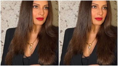 Bipasha left her long straight tresses open as she posed for the pictures. (Instagram/@bipashabasu)