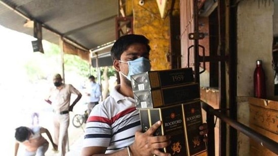 North MCD officials said they will continue to check the legal status of all MCD-related regulations in the new liquor shops. (Picture for representation only/HT Archive) North MCD officials said they will continue to check the legal status of all MCD-related regulations in the new liquor shops. (Picture for representation only/HT Archive)