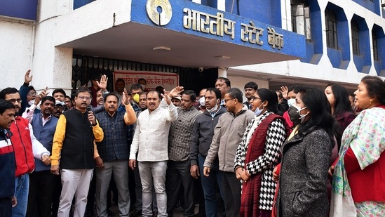 &nbsp;Bank employees raise slogans during the &nbsp;protest called by the United Forum of Bank Unions (UFBU) against the Central Government's decision to privatize public sector banks in Ranchi.(ANI )
