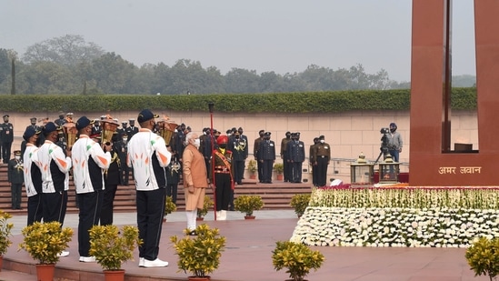 Prime Minister Narendra Modi pays tribute to martyrs on the occasion of 'Vijay Diwas' at National War Memorial in New Delhi.(PTI)
