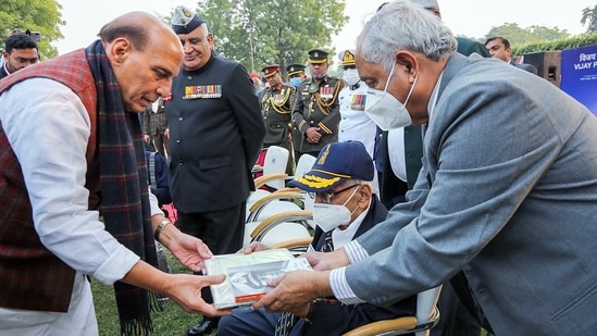 (ANI): Defence Minister Rajnath Singh at interaction with Indian war veterans and Mukti Jodhas of Bangladesh as part of Swarnim Vijay Varsh celebrations, in New Delhi on Tuesday. (ANI)