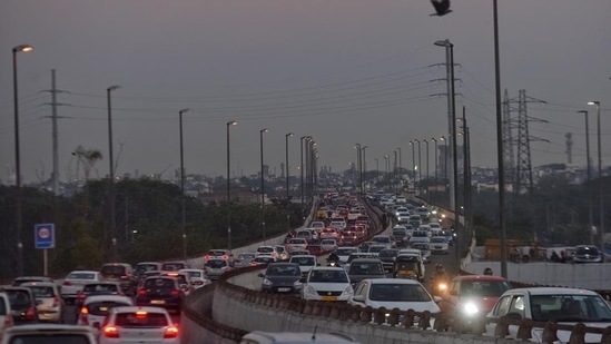 The ministry of road transport and highways told the Parliament that the Centre is mulling over setting up a National Road Safety Board. (Sanchit Khanna/HT photo) The ministry of road transport and highways told the Parliament that the Centre is mulling over setting up a National Road Safety Board. (Sanchit Khanna/HT photo)