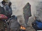 People warm themselves around a bonfire on a cold winter morning at Ghazipur market in New Delhi. (Raj K Raj / HT Photo) People warm themselves around a bonfire on a cold winter morning at Ghazipur market in New Delhi. (Raj K Raj / HT Photo)