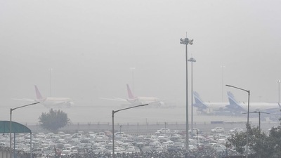 New Delhi: Indira Gandhi International Airport enveloped in smog on a winter day, in New Delhi, Thursday, Dec. 02, 2021. (PTI Photo/Arun Sharma) (PTI12_02_2021_000135A) (PTI)