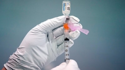 Covid-19 vaccine shot (AP) Covid-19 vaccine shot (AP)