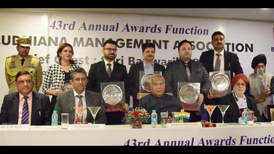 Punjab governor Banwarilal Purohit (centre) during the 43rd anniversary and award function of the Ludhiana Management Association on Friday. (HT photo)