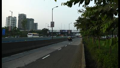 To ease traffic congestion, Navi Mumbai civic body plans to develop two new arms of a flyover that connects Koparkhairane with the MIDC area above the Thane-Belapur Road. (BACHCHAN KUMAR/HT PHOTO)
