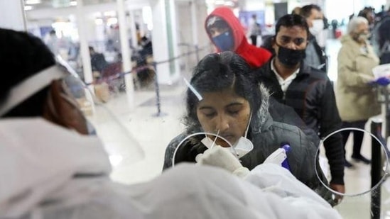 According to the Indian Council of Medical Research (ICMR), a total of 661,507,694 samples have been tested for Covid-19 so far.(Reuters file photo)