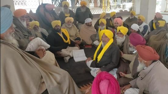 BKU Ugrahan leaders holding a meeting at Bhotna village in Barnala on Friday. (HT Photo)