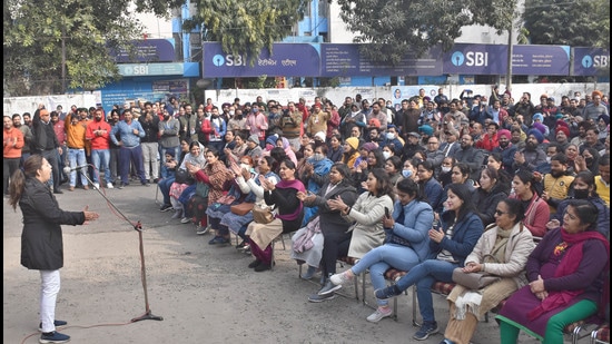 Members of the United Forum of Bank Unions protesting against the privatisation of public sector banks at Fountain Chowk in Ludhiana on Friday. (Gurpreet Singh/HT)