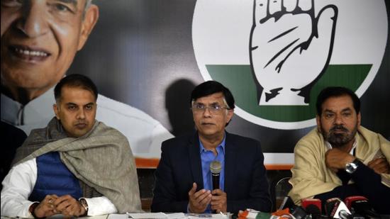 Congress’ national spokesperson Pawan Khera (centre) interacting with media during a press conference at Chandigarh Congress Bhawan in Sector 35, Chandigarh, on Friday. (Ravi Kumar/HT)
