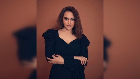 Sonakshi Sinha gave a boss lady pose for the camera and captioned that post, "Black is back!."(Instagram/@aslisona)