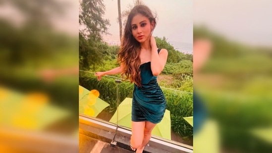 Feeling the breeze on her messy coloured hair, Mouni Roy managed to strike a pose for the camera.(Instagram/@imouniroy)