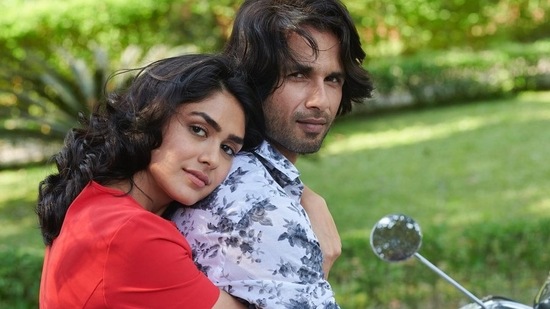 Shahid Kapoor and Mrunal Thakur are paired opposite each other in Jersey.
