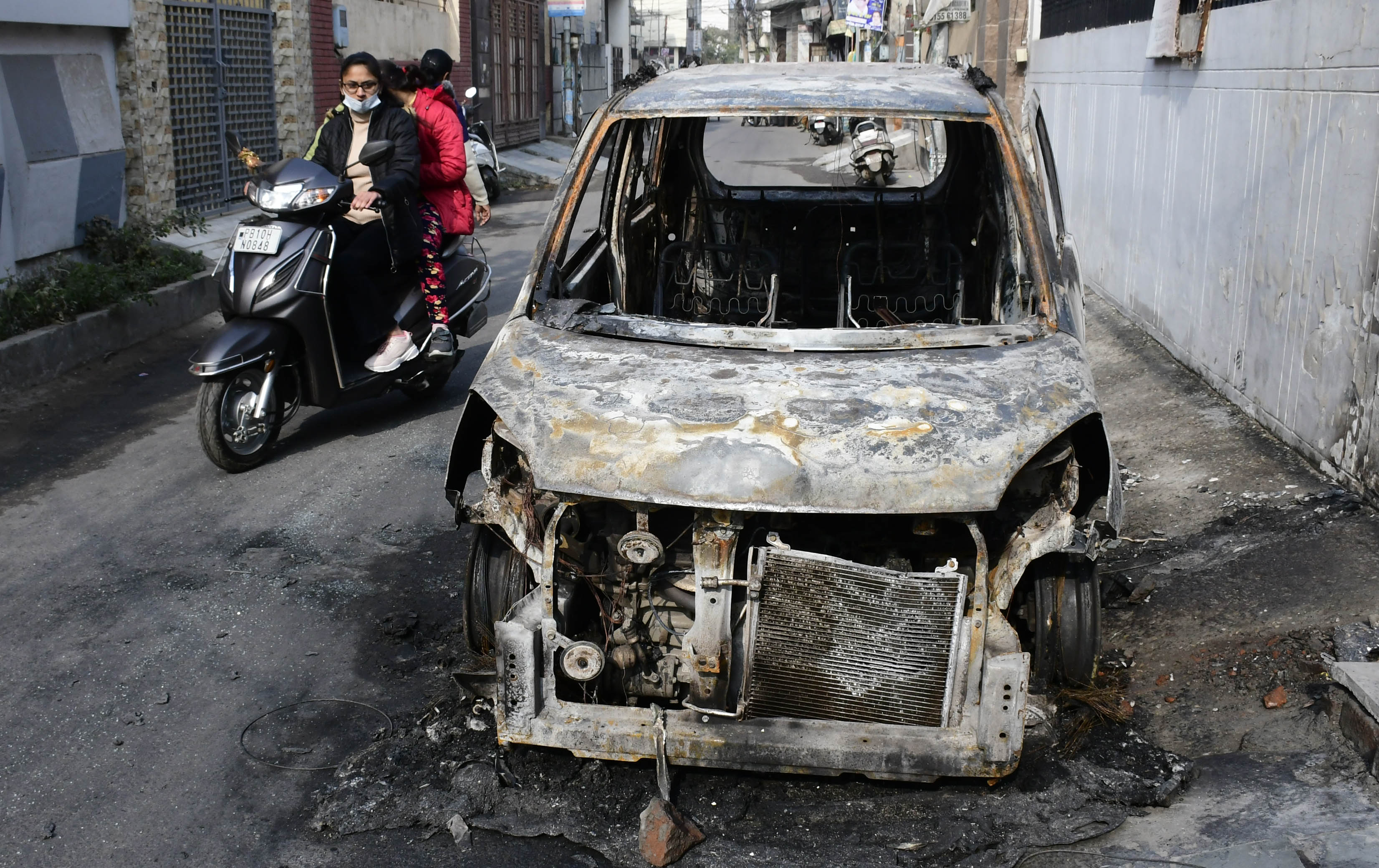 The victims, who live on Chandigarh Road, had come to the area to visit their relatives. Their car burst into flames when they were leaving. (Harsimar Pal Singh/HT)