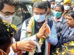 Kharagpur: Education Minister Dharmendra Pradhan being welcomed during the convocation of the IIT Kharagpur, Saturday.(PTI) Kharagpur: Education Minister Dharmendra Pradhan being welcomed during the convocation of the IIT Kharagpur, Saturday.(PTI)