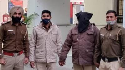 The alleged ‘biscuit’ man used to tell the victims that the biscuits were prashad from Vaishno Devi, to win over their confidence. (HT Photo) The alleged ‘biscuit’ man used to tell the victims that the biscuits were prashad from Vaishno Devi, to win over their confidence. (HT Photo)