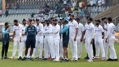 Indian skipper Virat Kohli with head coach Rahul Dravid and teammates (ANI) Indian skipper Virat Kohli with head coach Rahul Dravid and teammates (ANI)