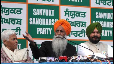 Bharatiya Kisan Union Haryana president Gurnam Singh Charuni interacts with media during the launch of Sanyukt Sangharsh Party in Chandigarh on Saturday. (Ravi Kumar/HT photo)