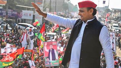Samajwadi Party President Akhilesh Yadav during his Vijay Rath Yatra in Rae Bareli on Saturday. (PTI PHOTO.) Samajwadi Party President Akhilesh Yadav during his Vijay Rath Yatra in Rae Bareli on Saturday. (PTI PHOTO.)