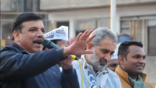 Senior AAP leader and Rajya Sabha member Sanjay Singh along with other leaders during a public meeting in Chandigarh on Saturday. (Ravi Kumar/Hindustan Times)