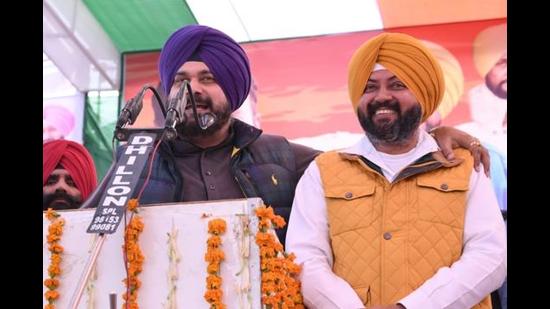 Sidhu added that if the Congress was voted to power in the assembly polls in Punjab, he would ensure that his new Punjab model was implemented and benefitted the common man. (HT Photo) Sidhu added that if the Congress was voted to power in the assembly polls in Punjab, he would ensure that his new Punjab model was implemented and benefitted the common man. (HT Photo)