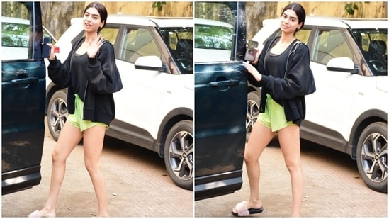 Khushi, who is Sridevi and Boney Kapoor's youngest daughter, is a rising Bollywood Gen-Z fashionista. She never shies away from experimenting with her looks. But when it comes to gym fashion, the star always keeps it simple and classy while keeping comfort in mind.(HT Photos/Varinder Chawla)