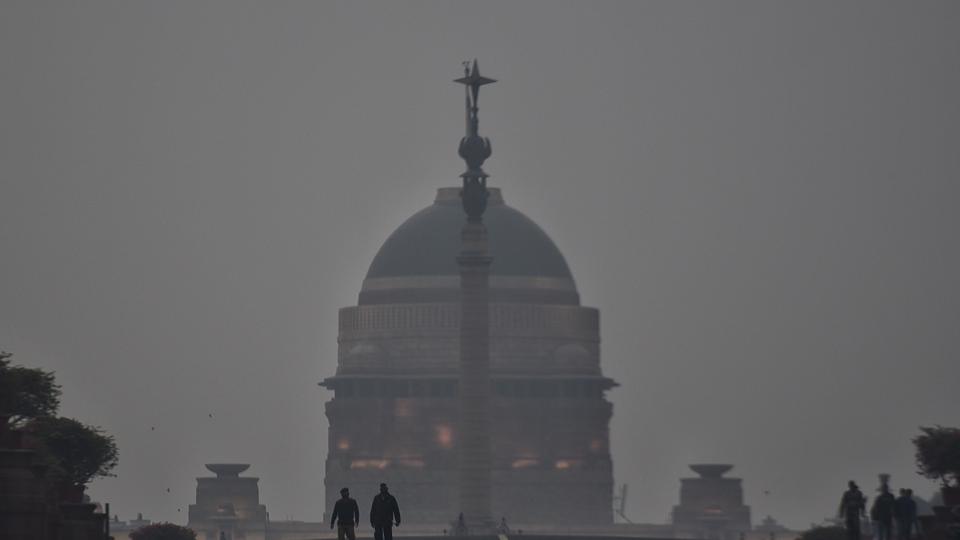 Delhi records minimum temperature at 6 degrees Celcius, season's chilliest morning (HT_PRINT) Delhi records minimum temperature at 6 degrees Celcius, season's chilliest morning (HT_PRINT)