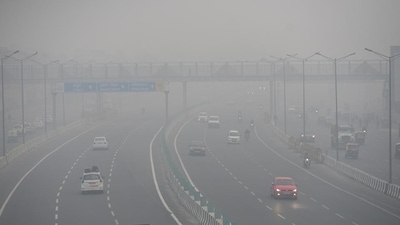 Delhi’s overall air quality index (AQI) returned to the ‘poor’ category on Saturday, with the Central Pollution Control Board’s daily 4 pm bulletin recording a reading of 291. (Raj K Raj/HT photo) Delhi’s overall air quality index (AQI) returned to the ‘poor’ category on Saturday, with the Central Pollution Control Board’s daily 4 pm bulletin recording a reading of 291. (Raj K Raj/HT photo)