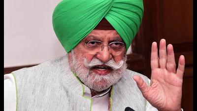 Rana gurjeet said a political party hopper (Navjot Sidhu) is preaching and pontificating to people who have spent an entire lifetime in the Congress. (HT Photo) Rana gurjeet said a political party hopper (Navjot Sidhu) is preaching and pontificating to people who have spent an entire lifetime in the Congress. (HT Photo)