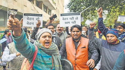 MCD employees gone on repeated strikes due to non-payment of salaries. The three MCDs in Delhi are facing a severe financial crisis. (Biplov Bhuyan/HT Photo)