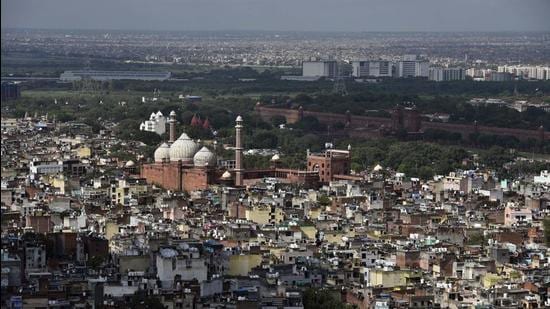 The government now intends to make the densely populated and congested Jama Masjid area pedestrian-friendly, free of encroachment and upgrade the existing infrastructure. (Sanjeev Verma/HT PHOTO)