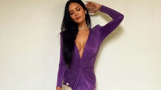 Esha Gupta takes UAE by storm in <span class='webrupee'>₹</span>45.5k violet evening gown with central slit&nbsp;(Instagram/chandiniw)
