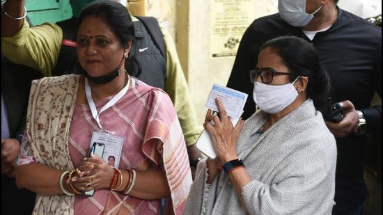 Chief minister of West Bengal and Trinamool Congress supremo Mamata Banerjee arrives to cast her vote with TMC councillor candidate and sister-in-law Kajari Banerjee during the Kolkata Corporation Election at Mitra Institution in Bhowanipore in Kolkata on Sunday. (SAMIR JANA/ HT PHOTO.) Chief minister of West Bengal and Trinamool Congress supremo Mamata Banerjee arrives to cast her vote with TMC councillor candidate and sister-in-law Kajari Banerjee during the Kolkata Corporation Election at Mitra Institution in Bhowanipore in Kolkata on Sunday. (SAMIR JANA/ HT PHOTO.)