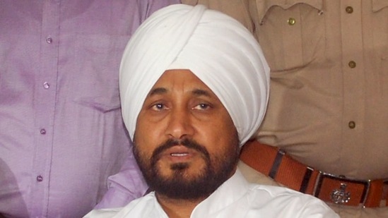 Channi paid a visit to the Golden Temple to take stock of the situation. He was accompanied by Punjab deputy chief minister Sukhjinder Singh Randhawa.(HT file photo)