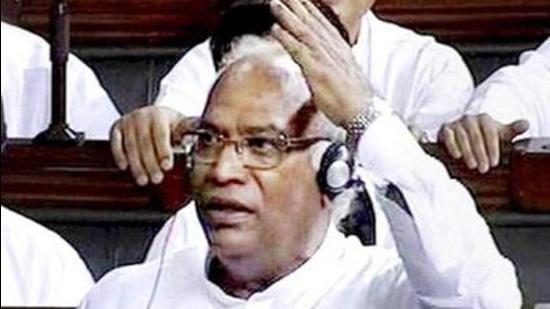 Leader of the Opposition Mallikarjun Kharge wrote a letter to parliamentary affairs minister Pralhad Joshi on Sunday evening and called the decision to invite just four parties as unfair. (PTI PHOTO.) Leader of the Opposition Mallikarjun Kharge wrote a letter to parliamentary affairs minister Pralhad Joshi on Sunday evening and called the decision to invite just four parties as unfair. (PTI PHOTO.)