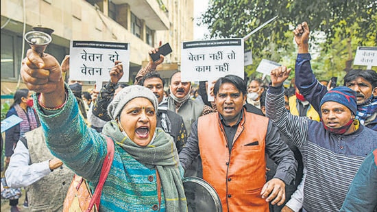 MCD employees gone on repeated strikes due to non-payment of salaries. The three MCDs in Delhi are facing a severe financial crisis. (Biplov Bhuyan/HT Photo)