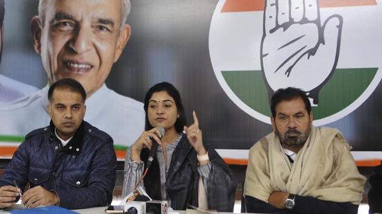 Congress national spokesperson Alka Lamba addressing a press conference at the Chandigarh Congress Bhawan in Sector 35 on Sunday. (Keshav Singh/HT)
