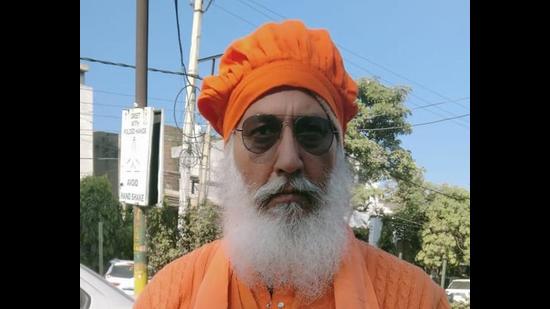 The dera head, Rameshvra Nand, said the robbers had assaulted him and his followers with iron rods and sharp-edged weapons. (HT Photo)