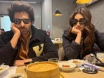 Kartik Aaryan and Kriti Sanon are shooting for Shehzada in Delhi.(Instagram) Kartik Aaryan and Kriti Sanon are shooting for Shehzada in Delhi.(Instagram)