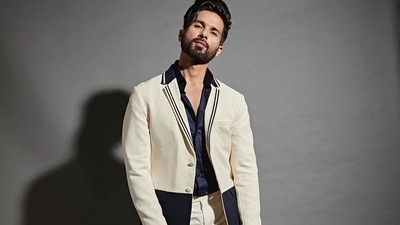 Shahid Kapoor's ₹44.5k colourblock jacket is a lesson in ultra chic menswear (Instagram/shahidkapoor) Shahid Kapoor's ₹44.5k colourblock jacket is a lesson in ultra chic menswear (Instagram/shahidkapoor)