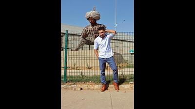 Actor Eijaz Khan was recently in Gurugram, and visited the Haryanvi Tau statue at Iffco Chowk. (Photo: Dhruv Sethi/HT) Actor Eijaz Khan was recently in Gurugram, and visited the Haryanvi Tau statue at Iffco Chowk. (Photo: Dhruv Sethi/HT)